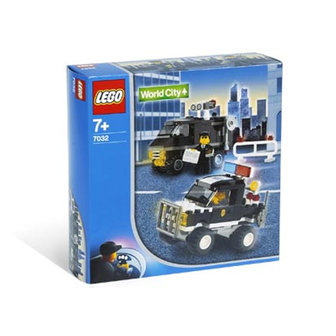 Lego Set 7032 - Police 4WD and Undercover Van (2003)
