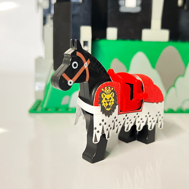 Custom Cloth - Barding with Ruffled Edge With Lion Knight