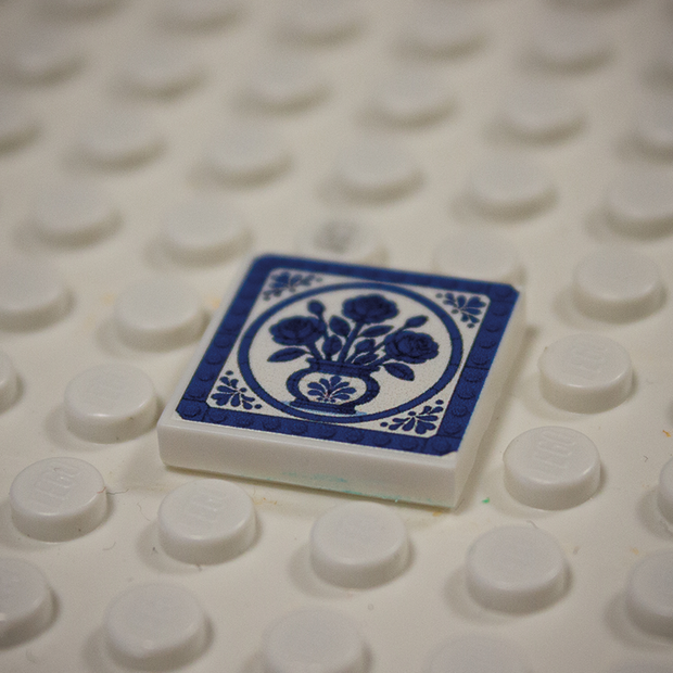 Printed Part - 2X2 Tile - Roses in Vase with Blue Rim