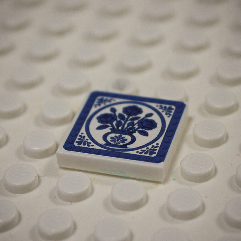 Printed Part - 2X2 Tile - Roses in Vase with Blue Rim