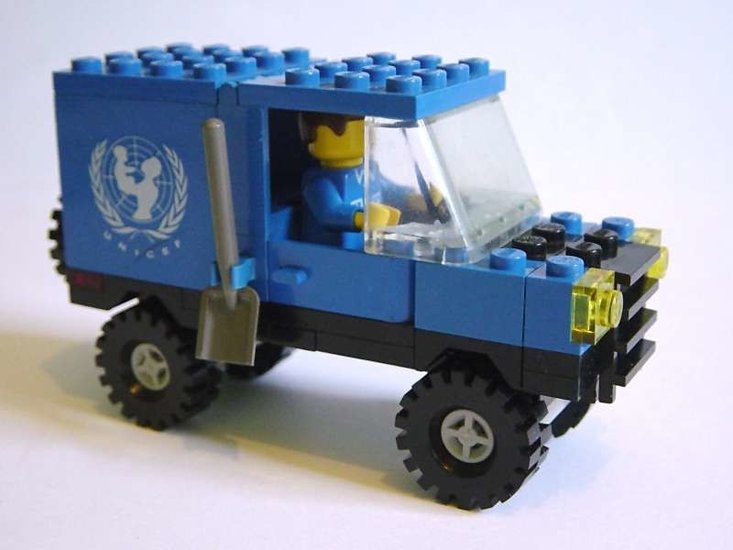 LEGO 106 - UNICEF Van